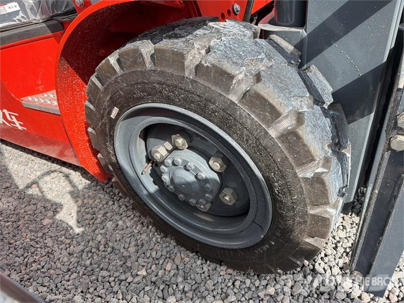 Heli CPC35-Q25K2 7700 lb Pneumatic Tire Montacargas (Si Другие складские механизмы