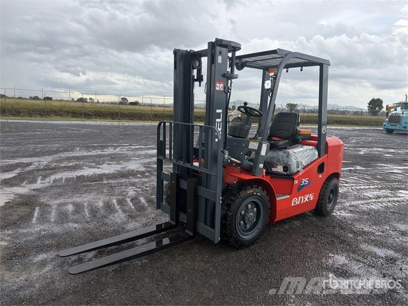 Heli CPC35-Q25K2 7700 lb Pneumatic Tire Montacargas (Si شاحنات ذات رافعات شوكية - أخرى