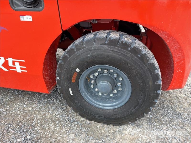 Heli CPC35-Q25K2 7700 lb Pneumatic Tire Montacargas (Si Другие складские механизмы