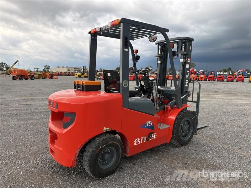 Heli CPC35-Q25K2 7700 lb Pneumatic Tire Montacargas (Si Другие складские механизмы