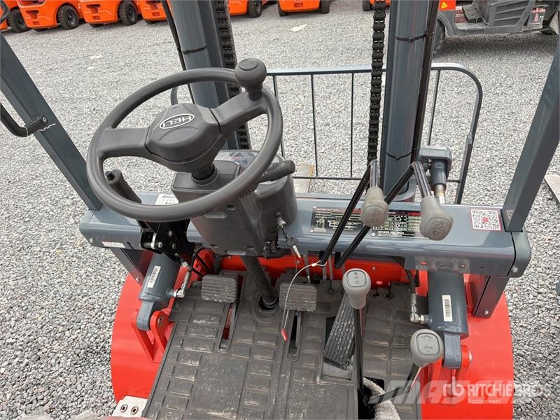 Heli CPC35-Q25K2 7700 lb Pneumatic Tire Montacargas (Si Другие складские механизмы