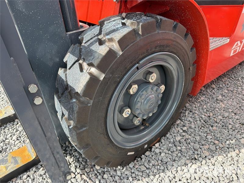 Heli CPC35-Q25K2 7700 lb Pneumatic Tire Montacargas (Si Другие складские механизмы