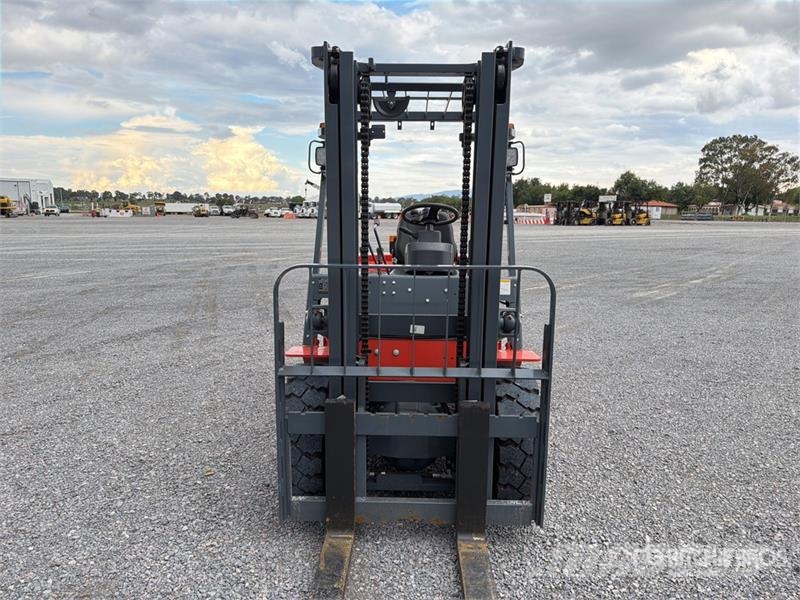 Heli CPC35-Q25K2 7700 lb Pneumatic Tire Montacargas (Si Другие складские механизмы