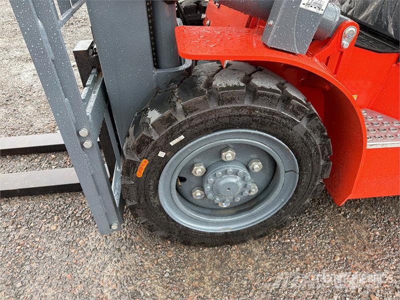Heli CPC35-Q25K2 7700 lb Pneumatic Tire Montacargas (Si شاحنات ذات رافعات شوكية - أخرى