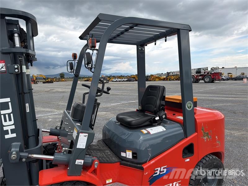 Heli CPC35-Q25K2 7700 lb Pneumatic Tire Montacargas (Si Другие складские механизмы
