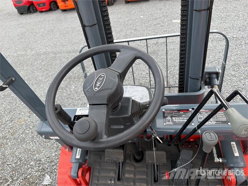 Heli CPC35-Q25K2 7700 lb Pneumatic Tire Montacargas (Si Другие складские механизмы