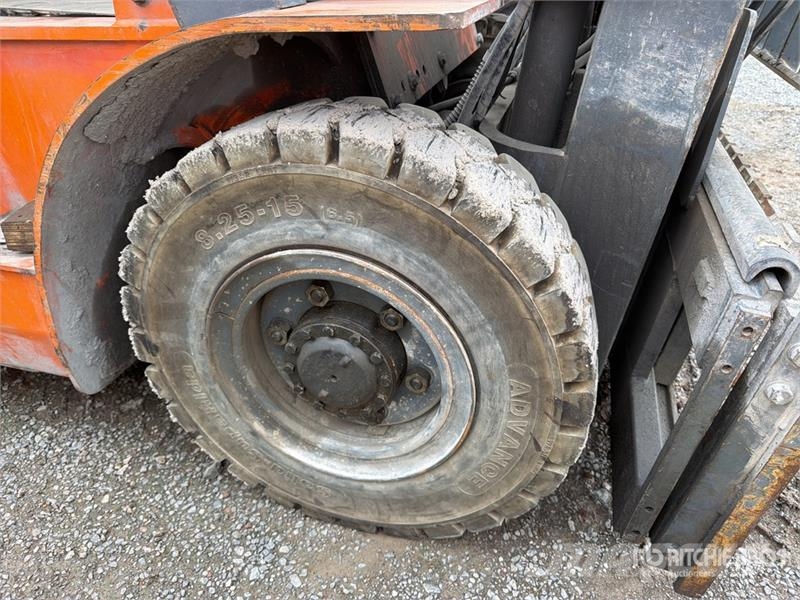 Heli CPCD40-M4K2 8800 lb Montacargas / Forklift Targoncák-Egyéb