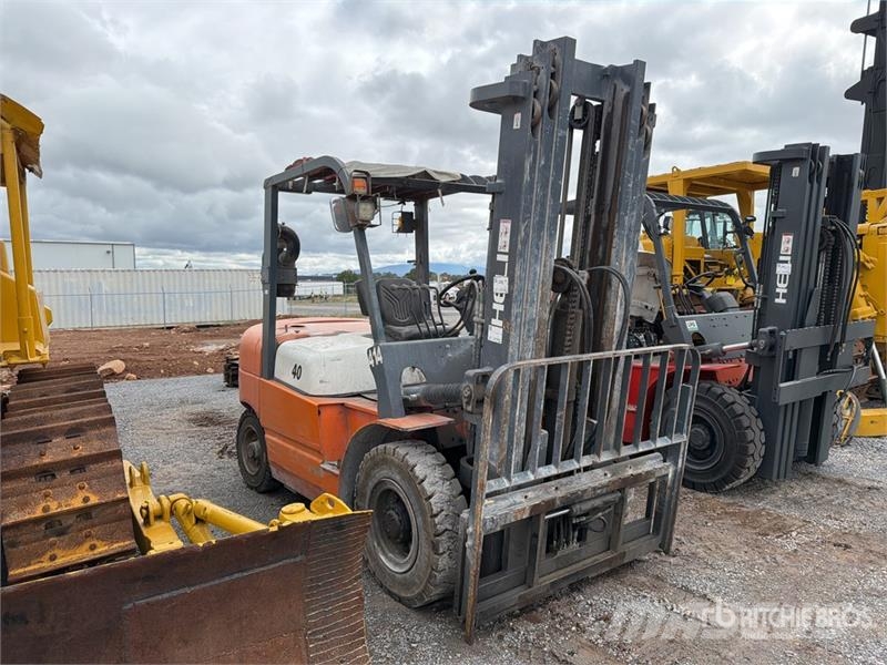 Heli CPCD40-M4K2 8800 lb Montacargas / Forklift Targoncák-Egyéb