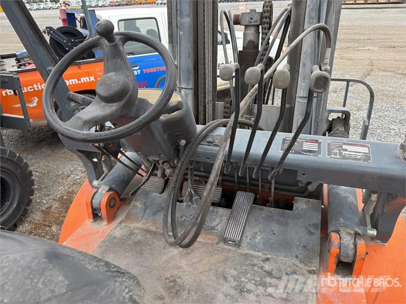 Heli CPCD40-M4K2 8800 lb Montacargas / Forklift Targoncák-Egyéb