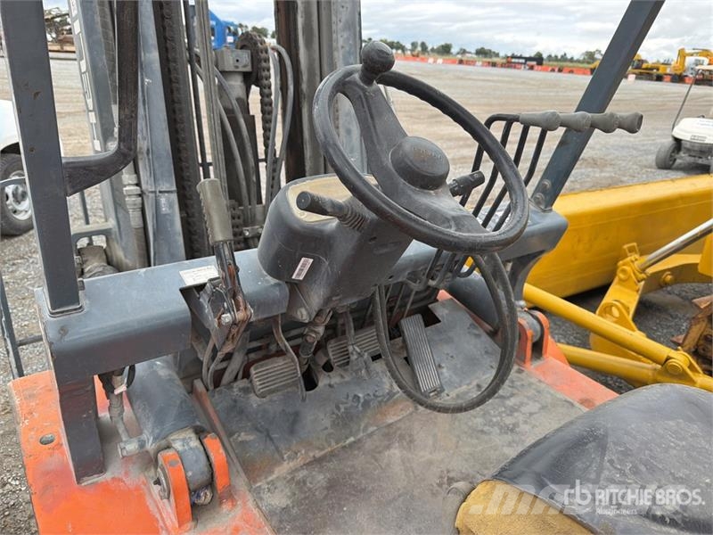 Heli CPCD40-M4K2 8800 lb Montacargas / Forklift Targoncák-Egyéb