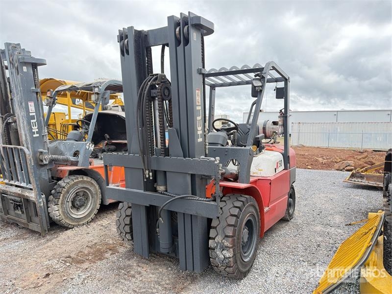 Heli CPYD50-KU2K2 11000 lb Pneumatic Tire Montacargas / Другие складские механизмы