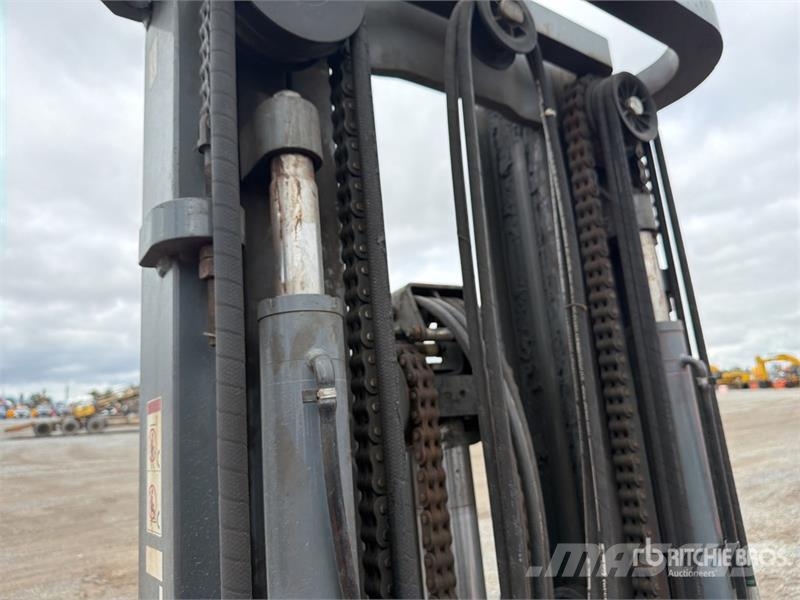 Heli CPYD50-KU2K2 11000 lb Pneumatic Tire Montacargas / Другие складские механизмы