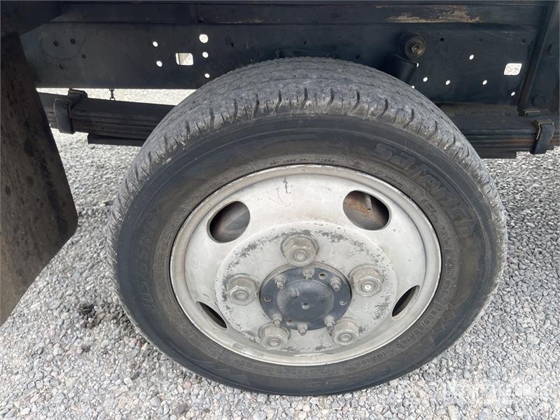 Hino 155 4x2 Camion con Caja Seca / Van Truck Furgons