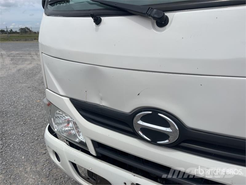 Hino 155 4x2 Camion con Caja Seca / Van Truck Furgons
