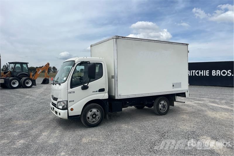 Hino 155 4x2 Camion con Caja Seca / Van Truck شاحنات ذات هيكل صندوقي