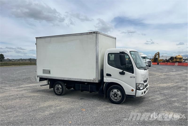 Hino 155 4x2 Camion con Caja Seca / Van Truck شاحنات ذات هيكل صندوقي