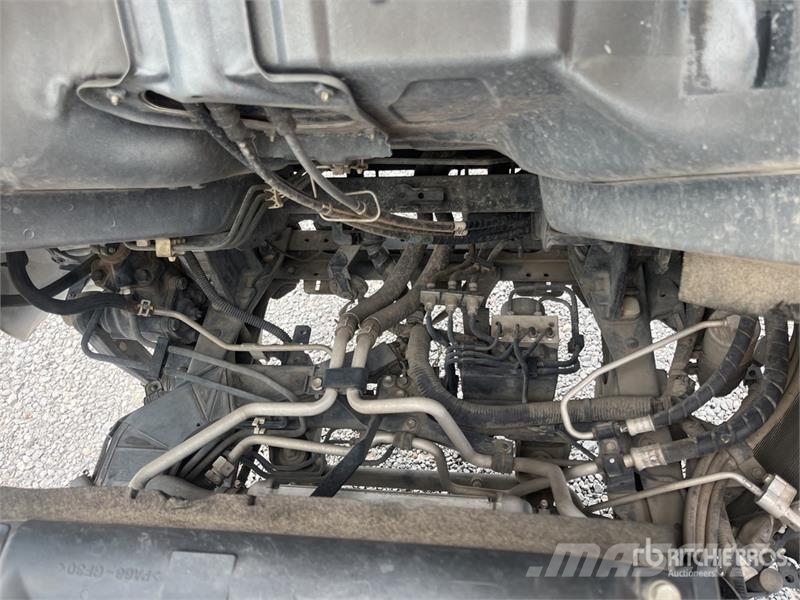 Hino 155 4x2 Camion con Caja Seca / Van Truck Furgons