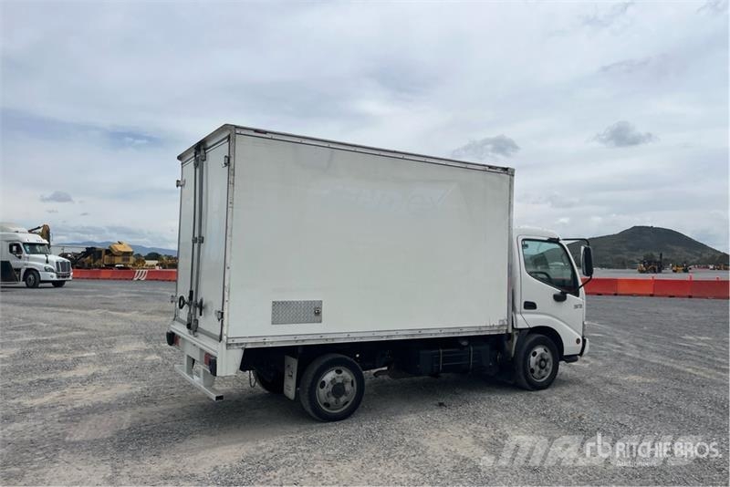 Hino 155 4x2 Camion con Caja Seca / Van Truck شاحنات ذات هيكل صندوقي