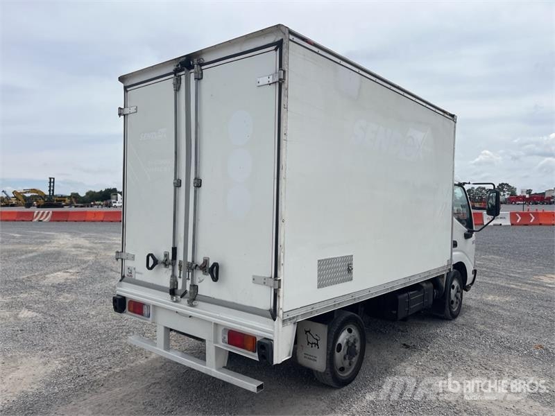 Hino 155 4x2 Camion con Caja Seca / Van Truck Furgons