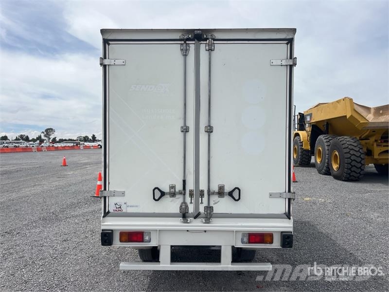 Hino 155 4x2 Camion con Caja Seca / Van Truck Furgons