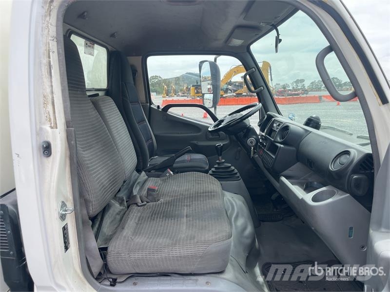 Hino 155 Camion con Caja Seca / Van Truck Tovornjaki zabojniki