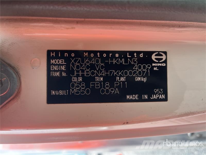 Hino 155 Camion con Caja Seca / Van Truck Dobozos teherautók