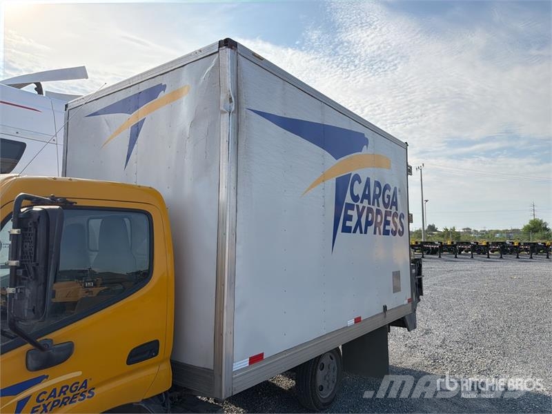Hino Serie 300 Camion con Caja Seca / Van Truck Caminhões baú