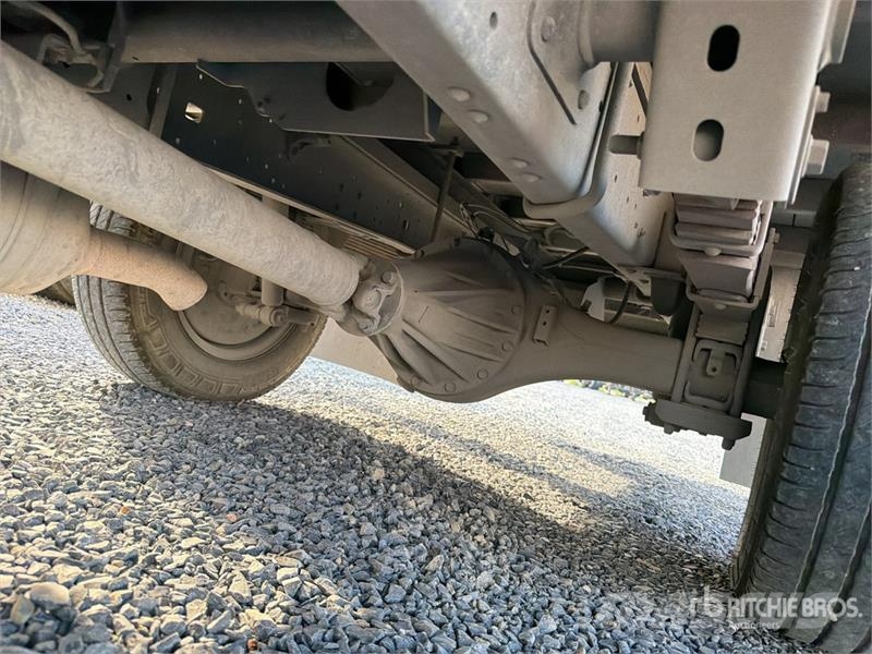 Hino Serie 300 Camion con Caja Seca / Van Truck Caminhões baú