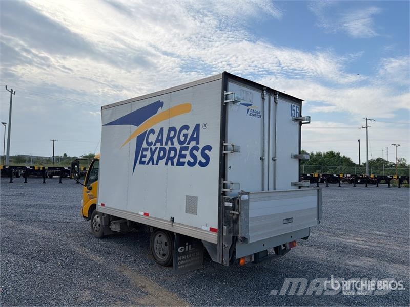 Hino Serie 300 Camion con Caja Seca / Van Truck Caminhões baú
