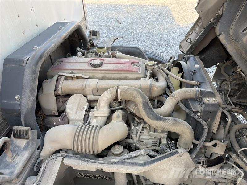 Hino Serie 300 Camion con Caja Seca / Van Truck Caminhões baú