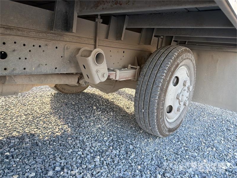 Hino Serie 300 Camion con Caja Seca / Van Truck Caminhões baú