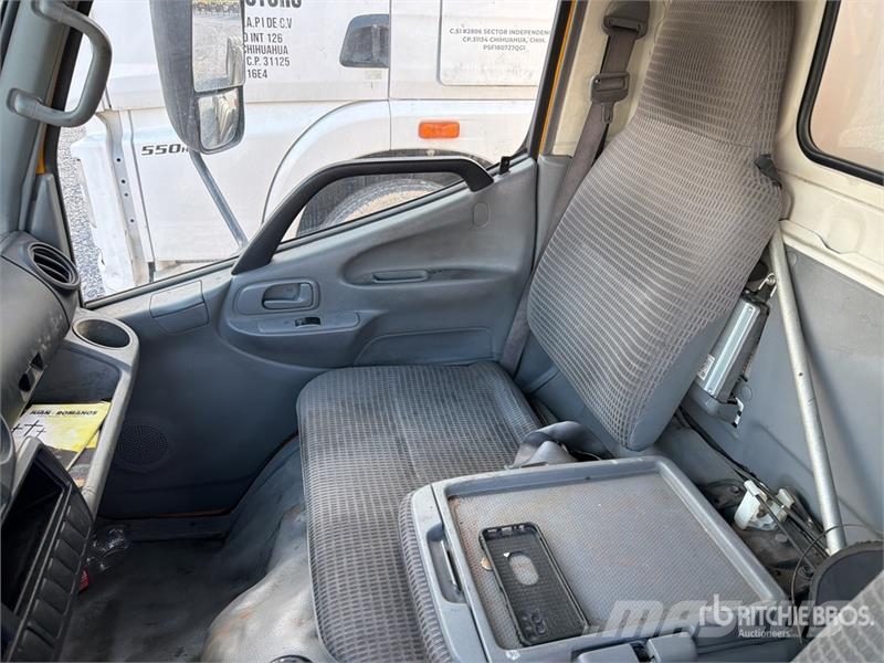 Hino Serie 300 Camion con Caja Seca / Van Truck Caminhões baú