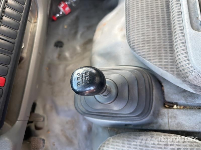 Hino Serie 300 Camion con Caja Seca / Van Truck Caminhões baú