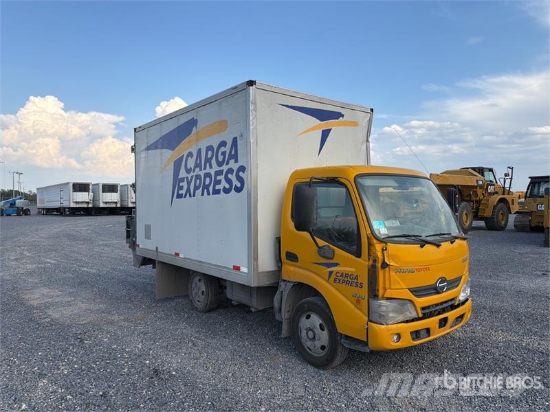 Hino Serie 300 Camion con Caja Seca / Van Truck Caminhões baú