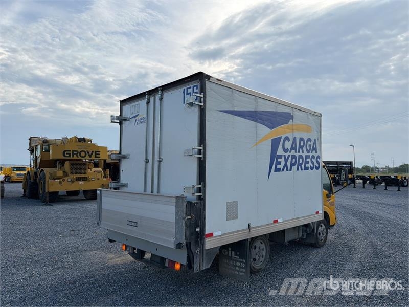 Hino Serie 300 Camion con Caja Seca / Van Truck Caminhões baú
