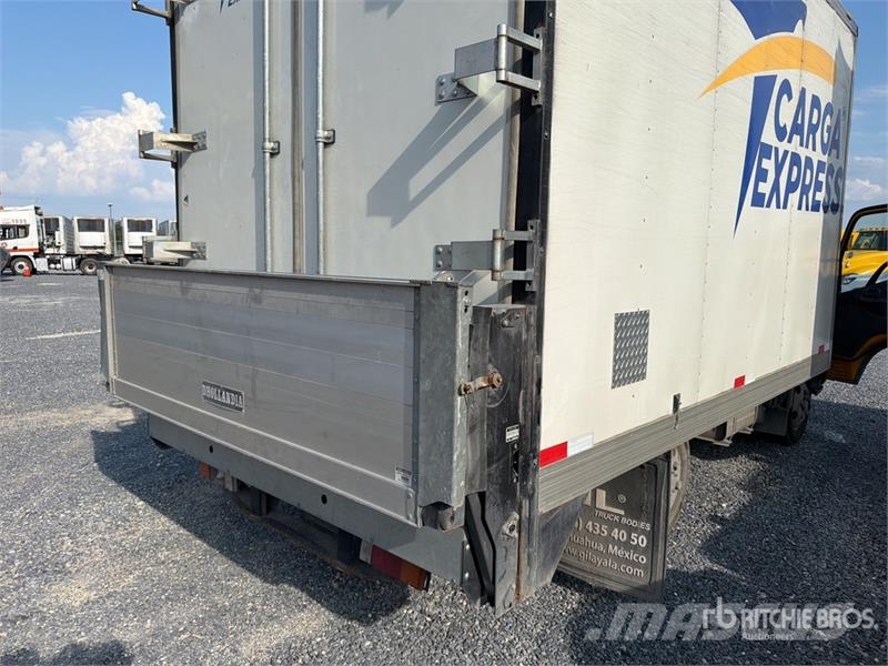 Hino Serie 300 Camion con Caja Seca / Van Truck Caminhões baú