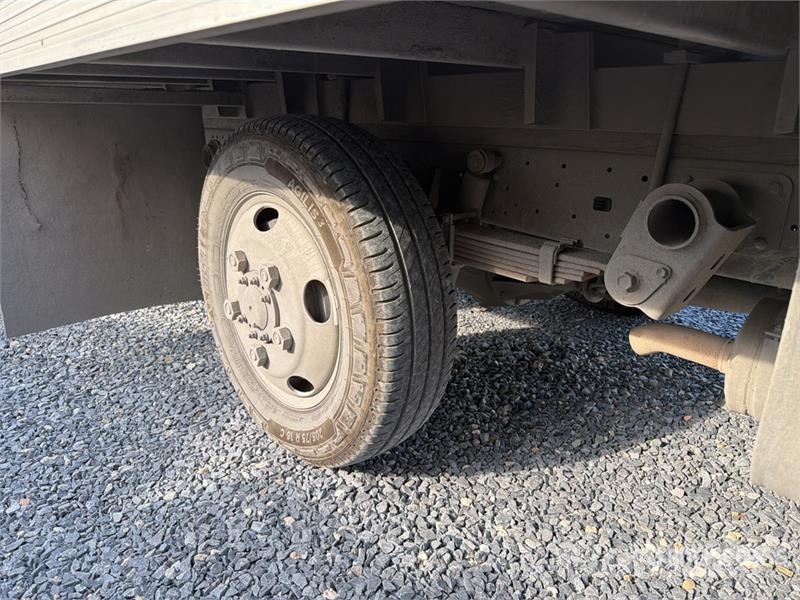 Hino Serie 300 Camion con Caja Seca / Van Truck Caminhões baú