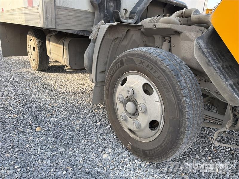 Hino Serie 300 Camion con Caja Seca / Van Truck Caminhões baú