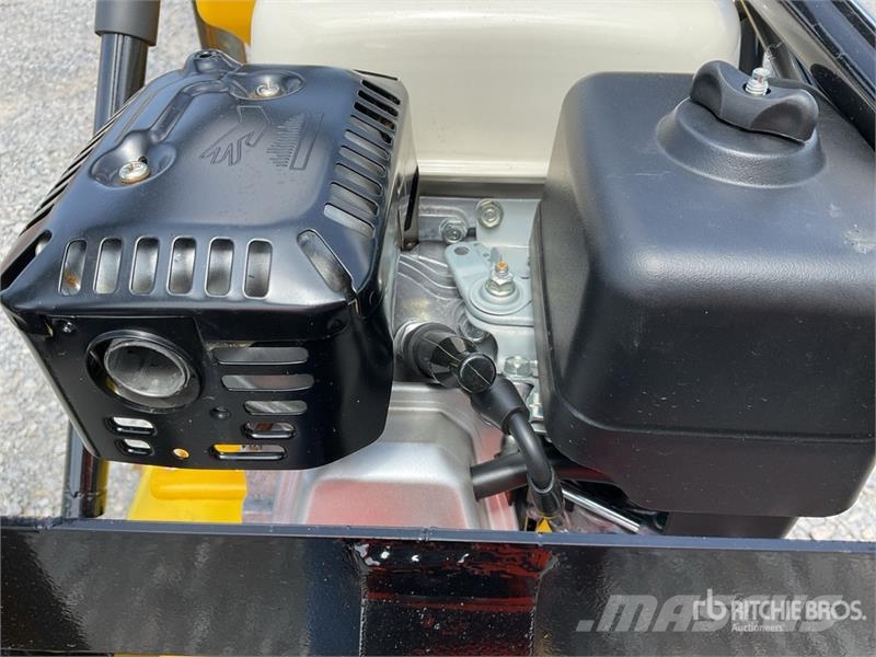Honda of (2)  Honda C90 Lote de Compactadores de Plato V دكاكات أفقية