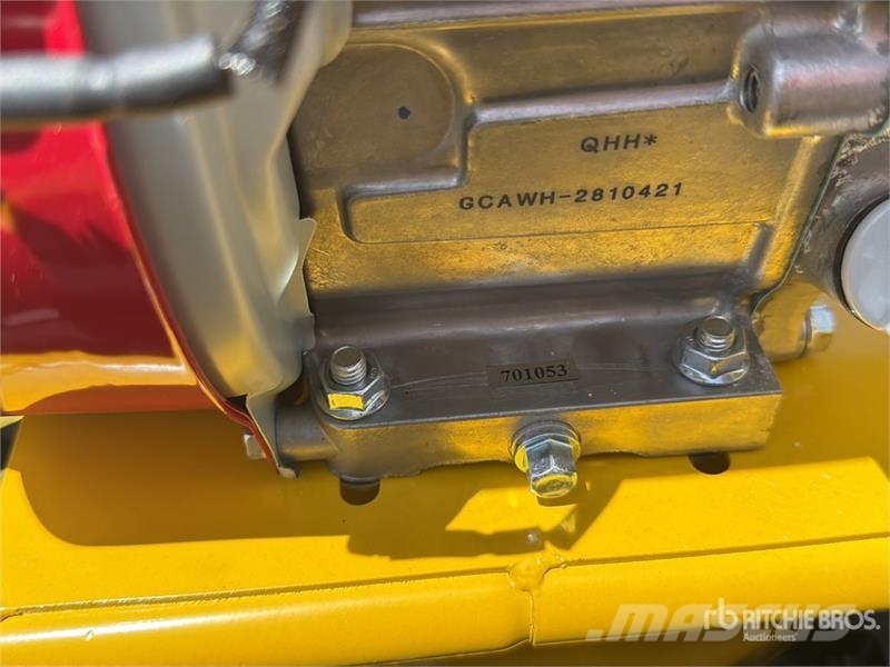 Honda of (4)  Honda CV-HGX Qty of Engine Concrete Vibrat دكاكات أفقية