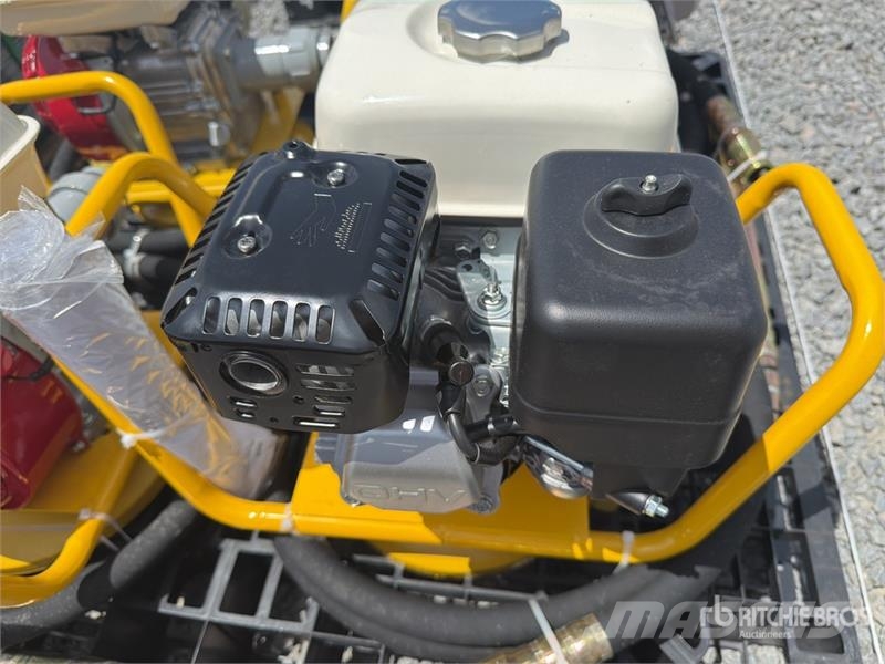 Honda of (4)  Honda CV-HGX Qty of Engine Concrete Vibrat دكاكات أفقية