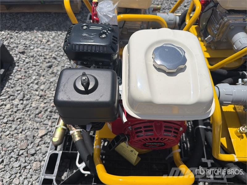 Honda of (4)  Honda CV-HGX Qty of Engine Concrete Vibrat دكاكات أفقية