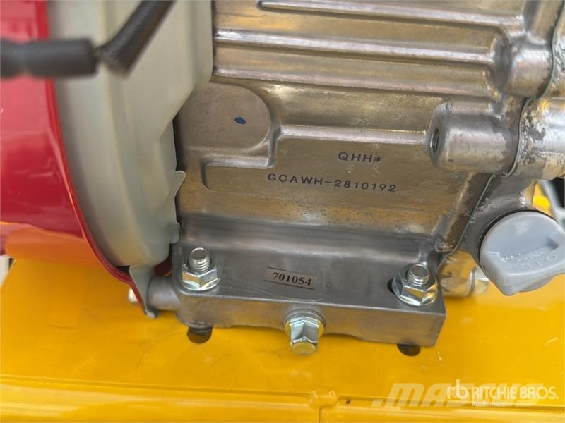 Honda of (4)  Honda CV-HGX Qty of Engine Concrete Vibrat دكاكات أفقية