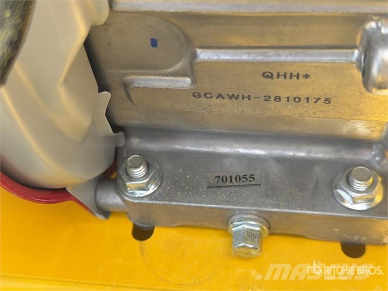 Honda of (4)  Honda CV-HGX Qty of Engine Concrete Vibrat دكاكات أفقية