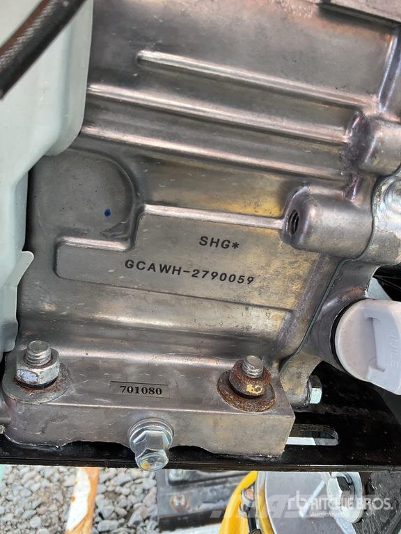 Honda of (4) Honda HT100 Lote de Bailarinas (Sin Usar) Vibrocostipatore verticale