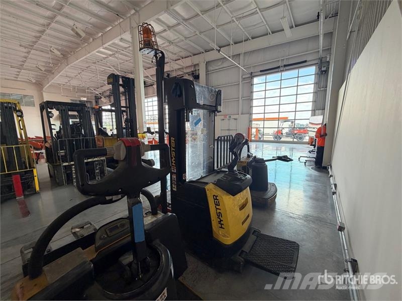 Hyster S2.0S 4400 lb Apilador Electrico / Electric Stacke Самохідні електроштабелери