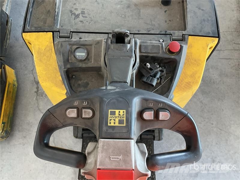 Hyster S2.0S 4400 lb Apilador Electrico / Electric Stacke Самохідні електроштабелери