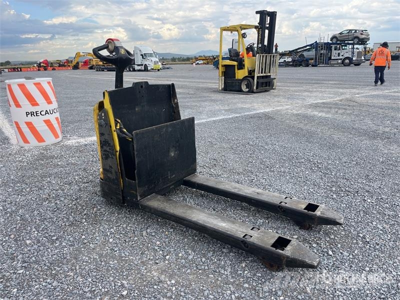 Hyster W452ZHD 4500 lb Electric Montacargas de Patin / Pa Transpalette manuel