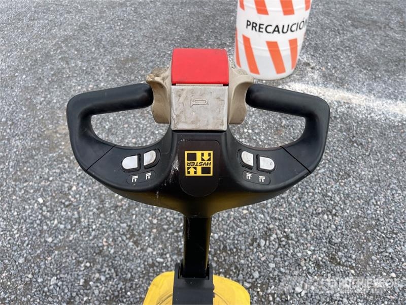 Hyster W452ZHD 4500 lb Electric Montacargas de Patin / Pa Transpalette manuel