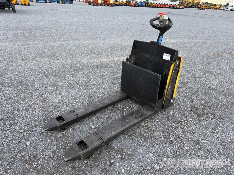 Hyster W452ZHD 4500 lb Montacargas de Patin / Pallet Jack Ročni paletnik